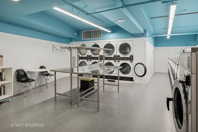 3930 N Pine Grove Avenue 2512, Chicago, IL 60613