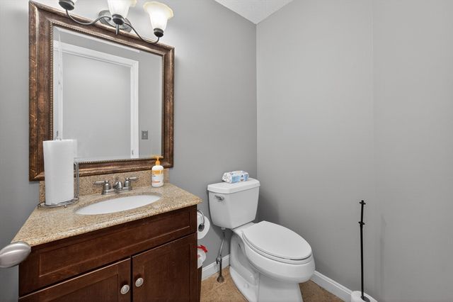 3 Strathmore Shire Dr. E, Uxbridge, MA 01569
