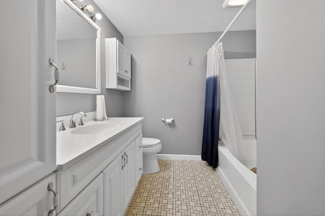 3 Strathmore Shire Dr. E, Uxbridge, MA 01569