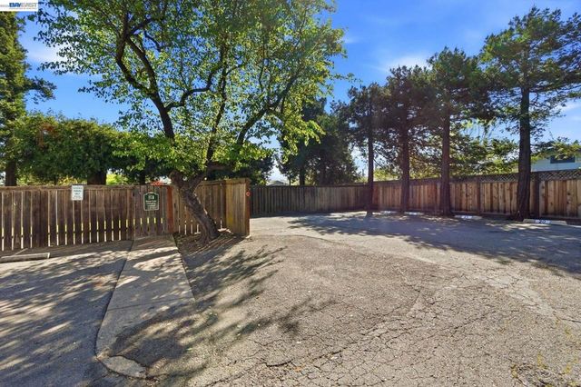 1945 Trinity Ave 1, Walnut Creek, CA 94596