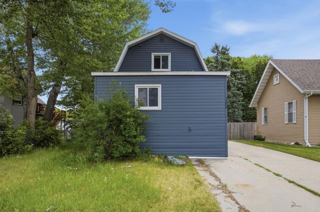 1306 18th Street S, Fargo, ND 58103