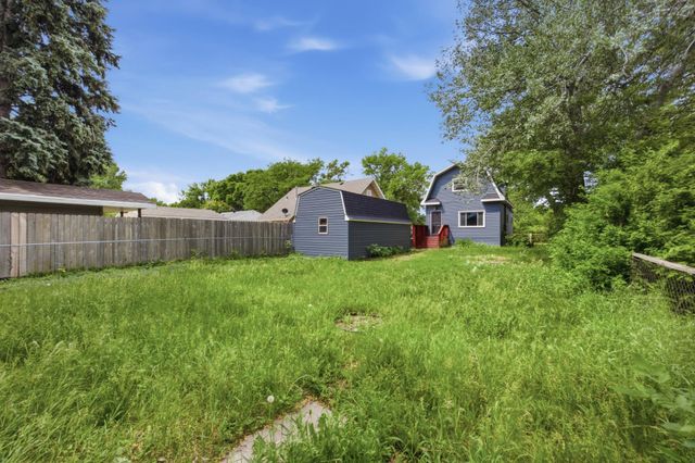 1306 18th Street S, Fargo, ND 58103