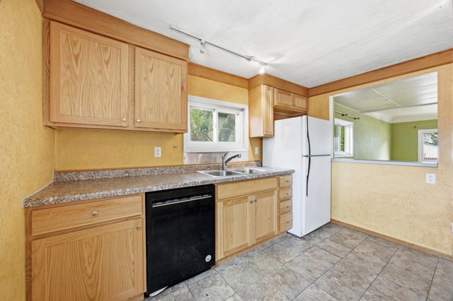 1306 18th Street S, Fargo, ND 58103