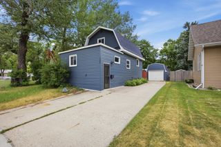 1306 18th Street S, Fargo, ND 58103
