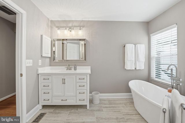 713 BELMONT BAY DR, Woodbridge, VA 22191