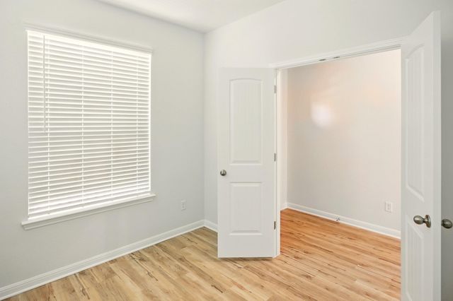 210 Weaver LN, Bastrop, TX 78602