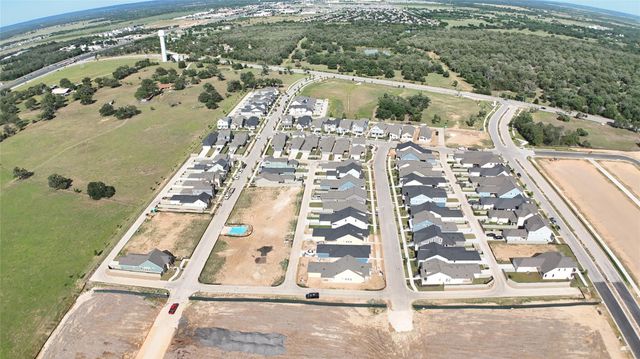 210 Weaver LN, Bastrop, TX 78602