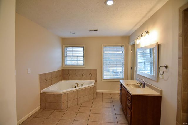 913 Mohawk Drive, Fort Branch, IN 47648