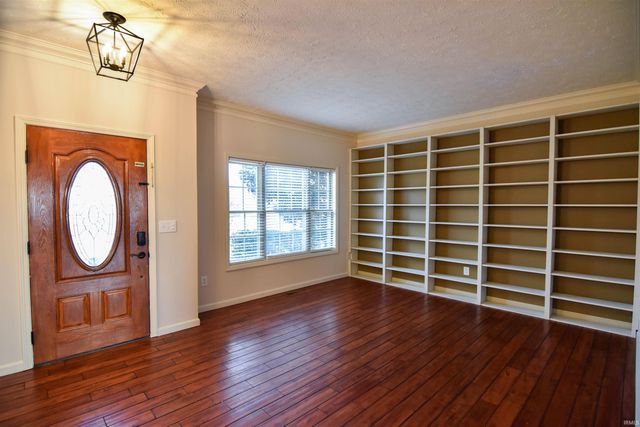 913 Mohawk Drive, Fort Branch, IN 47648