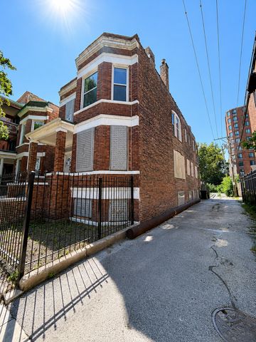 6018 S Eberhart Avenue, Chicago, IL 60637