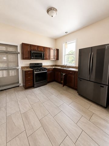 6018 S Eberhart Avenue, Chicago, IL 60637