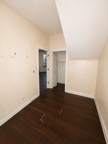 6018 S Eberhart Avenue, Chicago, IL 60637