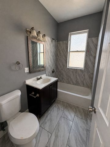 6018 S Eberhart Avenue, Chicago, IL 60637
