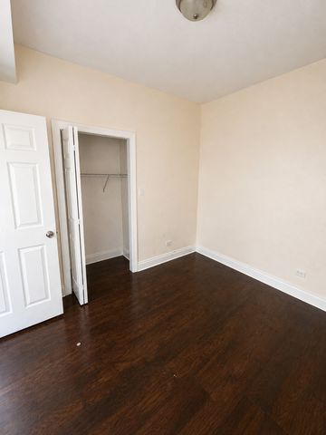 6018 S Eberhart Avenue, Chicago, IL 60637