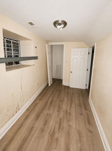 6018 S Eberhart Avenue, Chicago, IL 60637