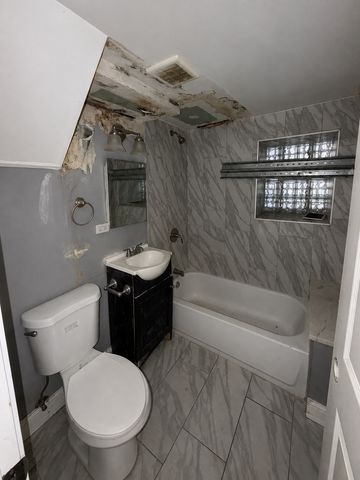 6018 S Eberhart Avenue, Chicago, IL 60637
