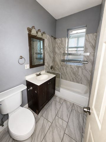 6018 S Eberhart Avenue, Chicago, IL 60637