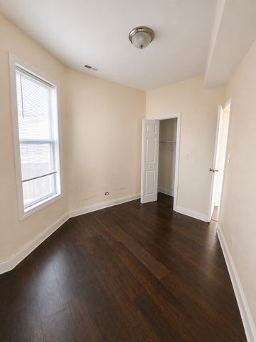 6018 S Eberhart Avenue, Chicago, IL 60637
