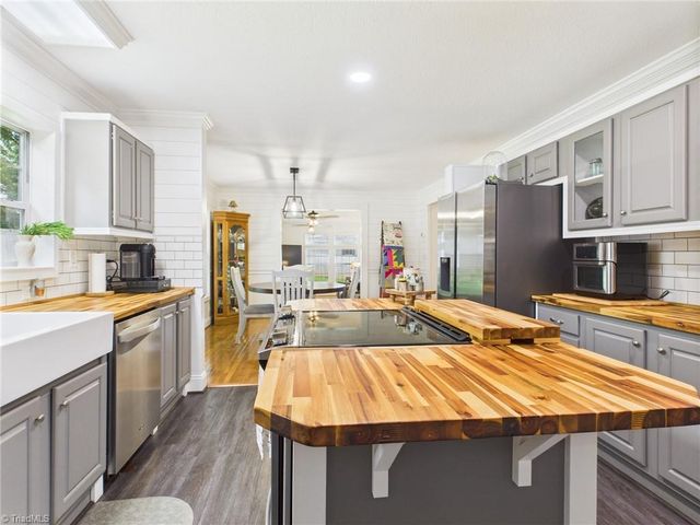 6093 Spartan Drive, Hudson, NC 28638