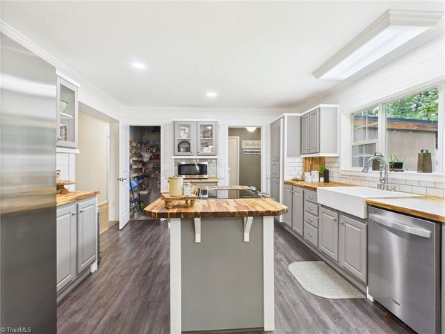 6093 Spartan Drive, Hudson, NC 28638