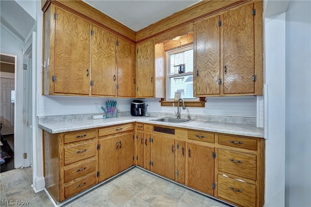 710 Roslyn Avenue SW, Canton, OH 44710