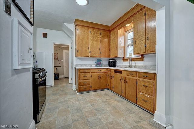 710 Roslyn Avenue SW, Canton, OH 44710