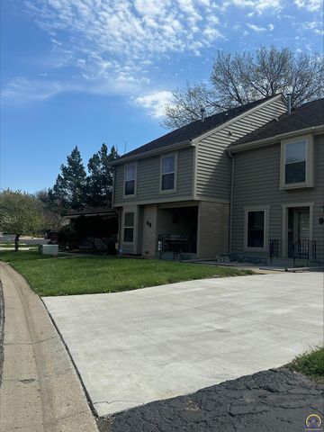 98 SW Pepper Tree LN, Topeka, KS 66611