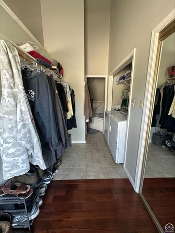 98 SW Pepper Tree LN, Topeka, KS 66611