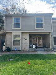 98 SW Pepper Tree LN, Topeka, KS 66611