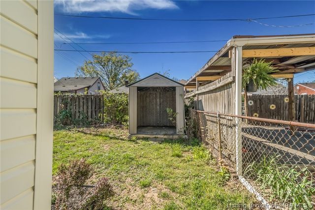 2127 Beech Grove Avenue, New Albany, IN 47150