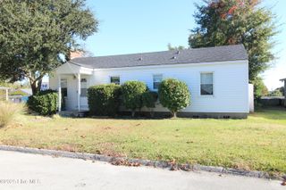 301 S Chestnut Street, Swansboro, NC 28584