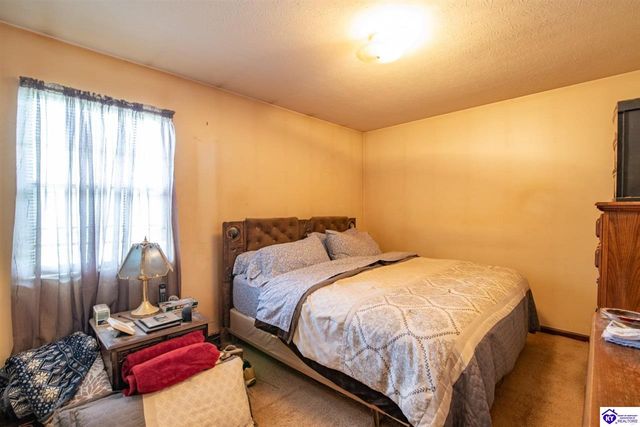 899 Timberwood Drive, Radcliff, KY 40160