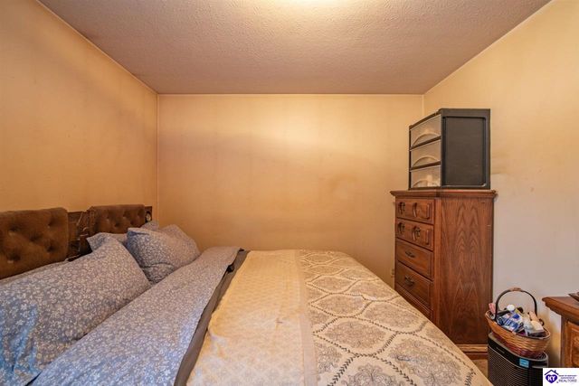899 Timberwood Drive, Radcliff, KY 40160
