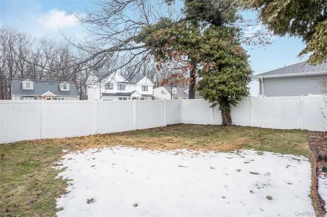 101 Franklin Street, Massapequa Park, NY 11762