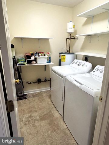 6746 SENECA RIDGE DR, York, PA 17403