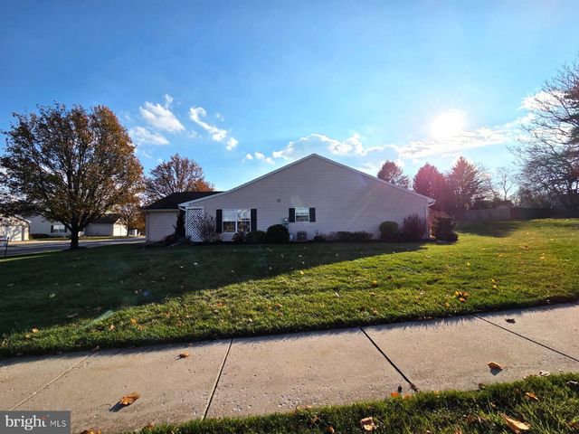 6746 SENECA RIDGE DR, York, PA 17403