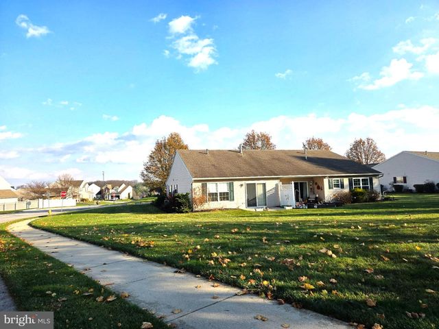 6746 SENECA RIDGE DR, York, PA 17403