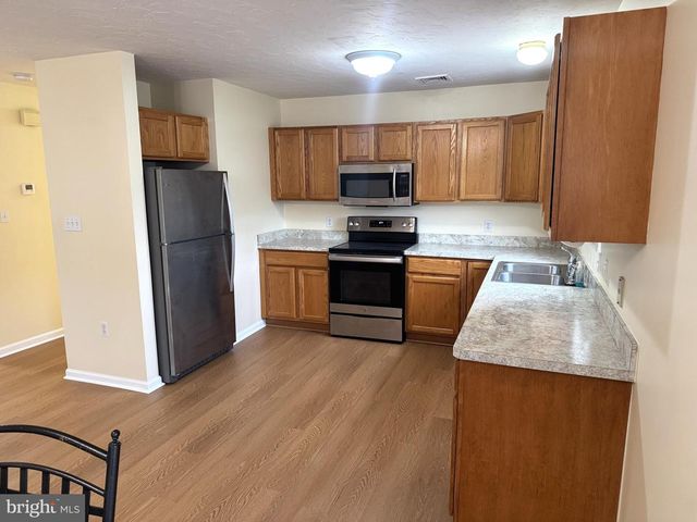 6746 SENECA RIDGE DR, York, PA 17403