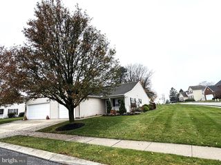 6746 SENECA RIDGE DR, York, PA 17403