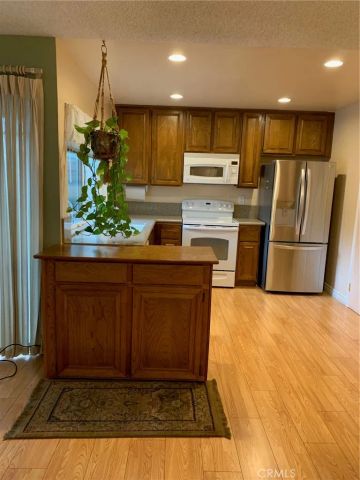 10065 Larwin 5, Chatsworth, CA 91311