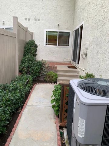 10065 Larwin 5, Chatsworth, CA 91311