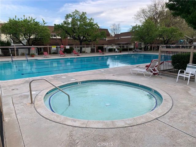 10065 Larwin 5, Chatsworth, CA 91311