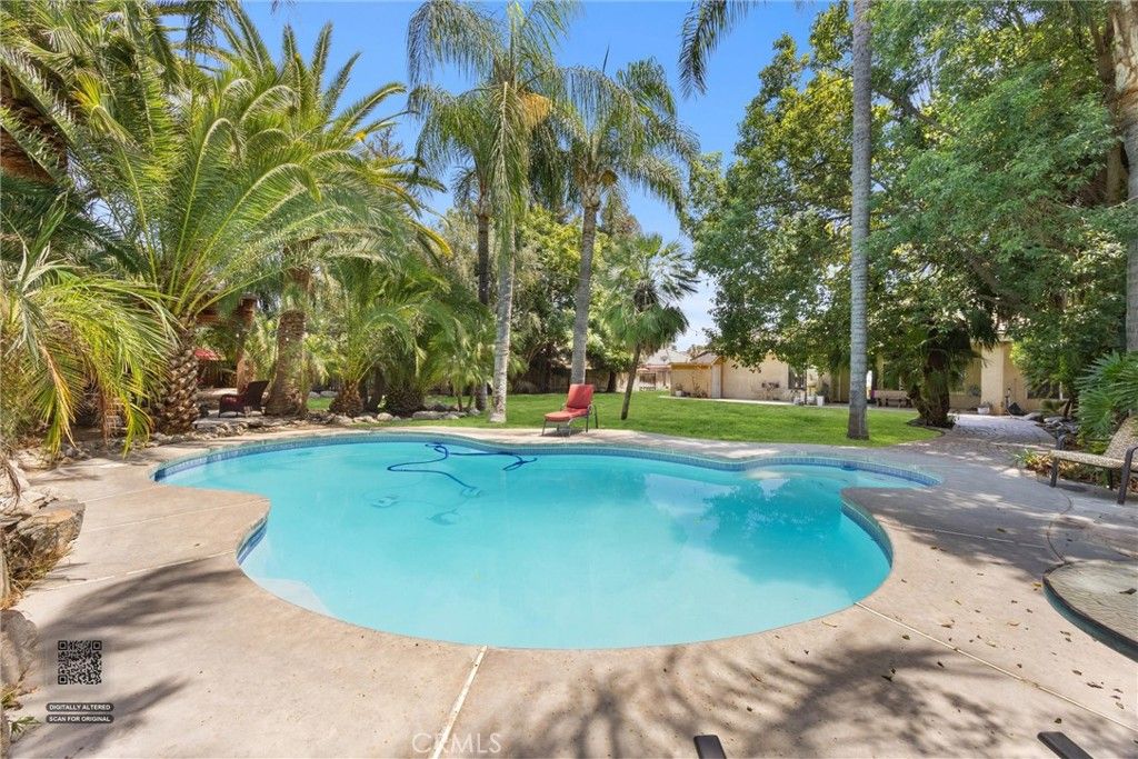 Image 24 of property listing at 12712 Dove Creek Drive, Bakersfield, CA 93312