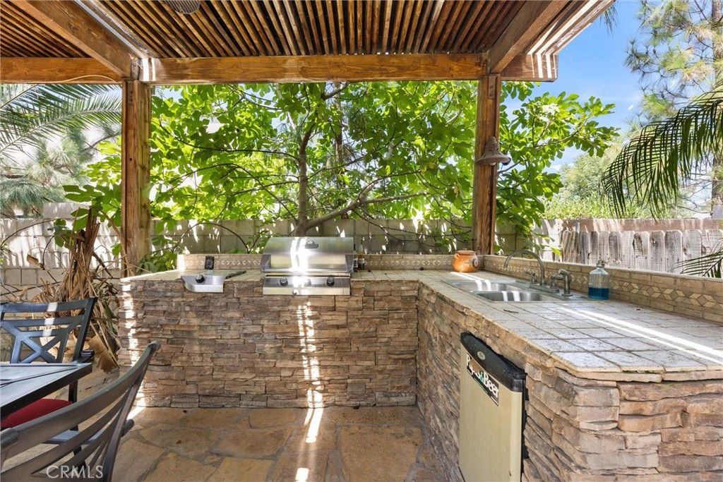 Image 28 of property listing at 12712 Dove Creek Drive, Bakersfield, CA 93312