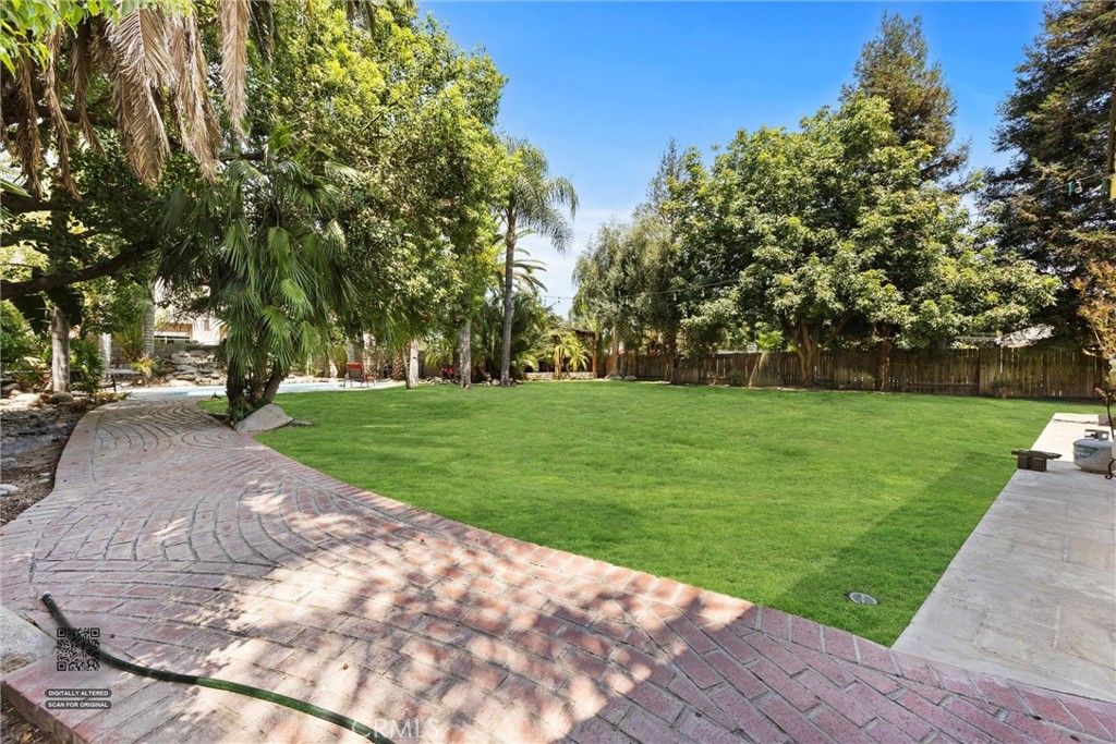 Image 33 of property listing at 12712 Dove Creek Drive, Bakersfield, CA 93312