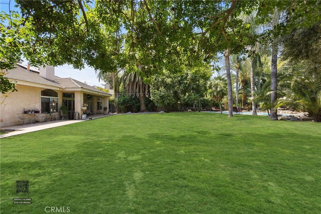 Image 34 of property listing at 12712 Dove Creek Drive, Bakersfield, CA 93312