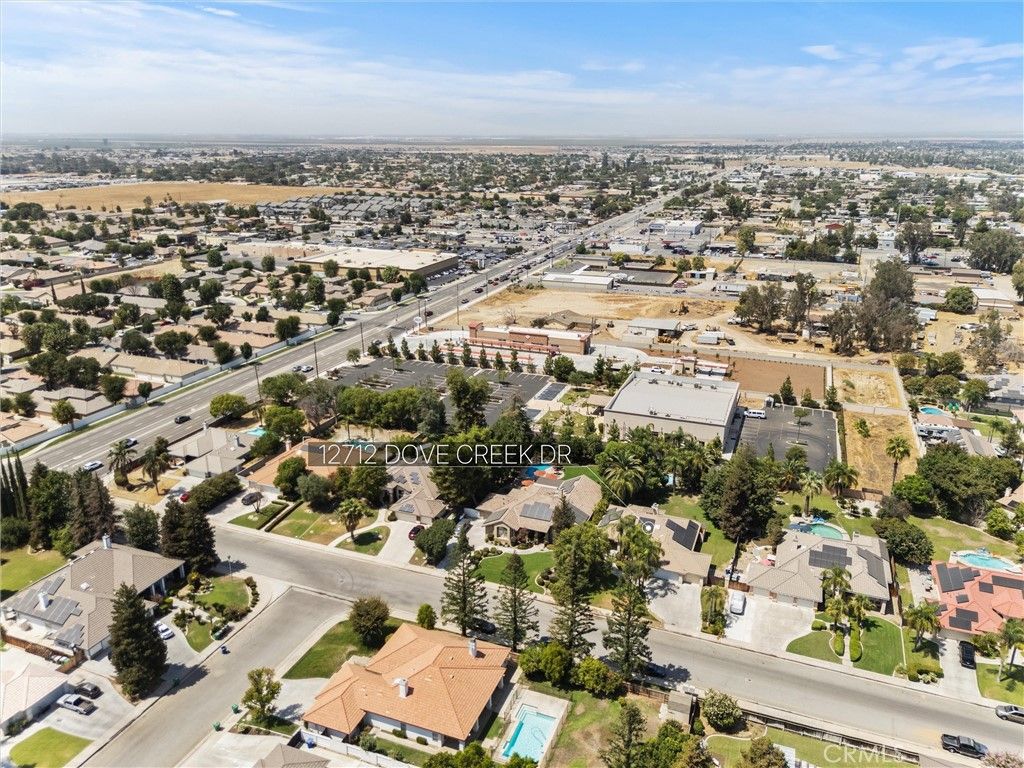 Image 37 of property listing at 12712 Dove Creek Drive, Bakersfield, CA 93312