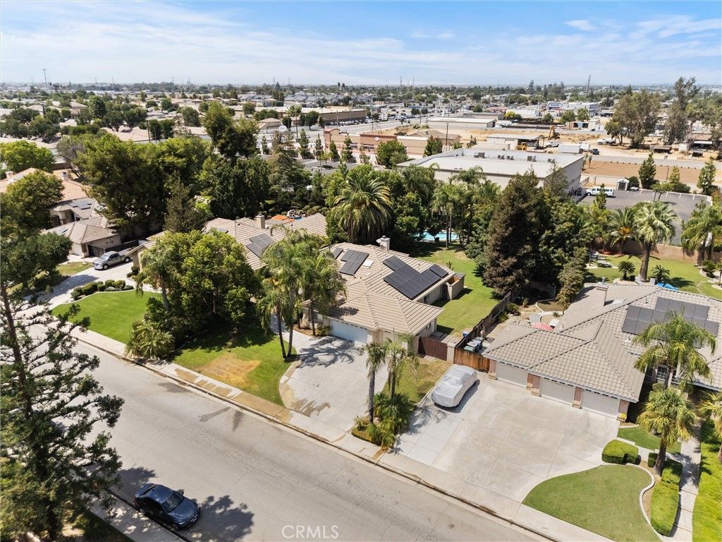 Image 38 of property listing at 12712 Dove Creek Drive, Bakersfield, CA 93312