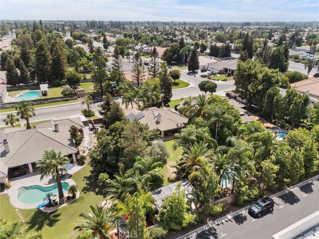 Image 39 of property listing at 12712 Dove Creek Drive, Bakersfield, CA 93312