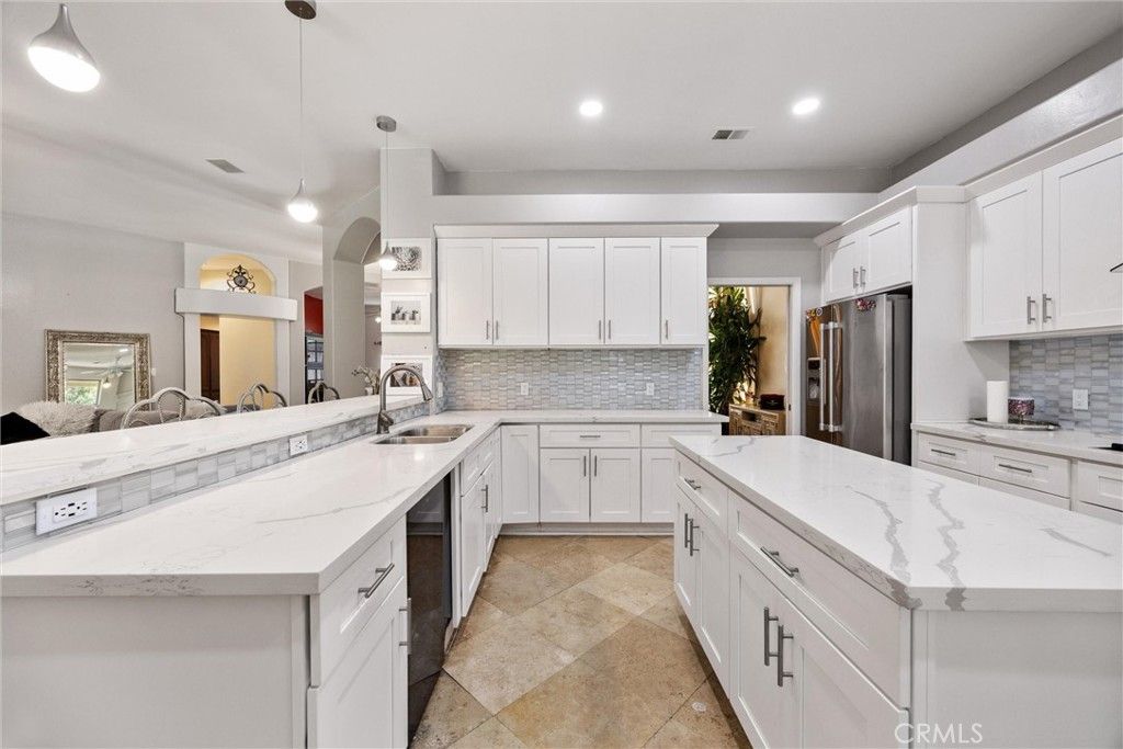 Image 7 of property listing at 12712 Dove Creek Drive, Bakersfield, CA 93312
